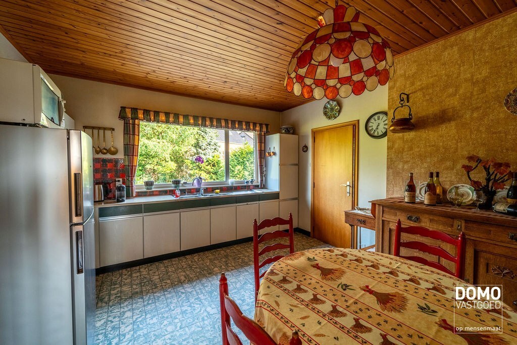 KARAKTERVOLLE, RUIME WONING MET 4 SLAAPKAMERS EN ZONNIGE TUIN TE STOKROOIE 