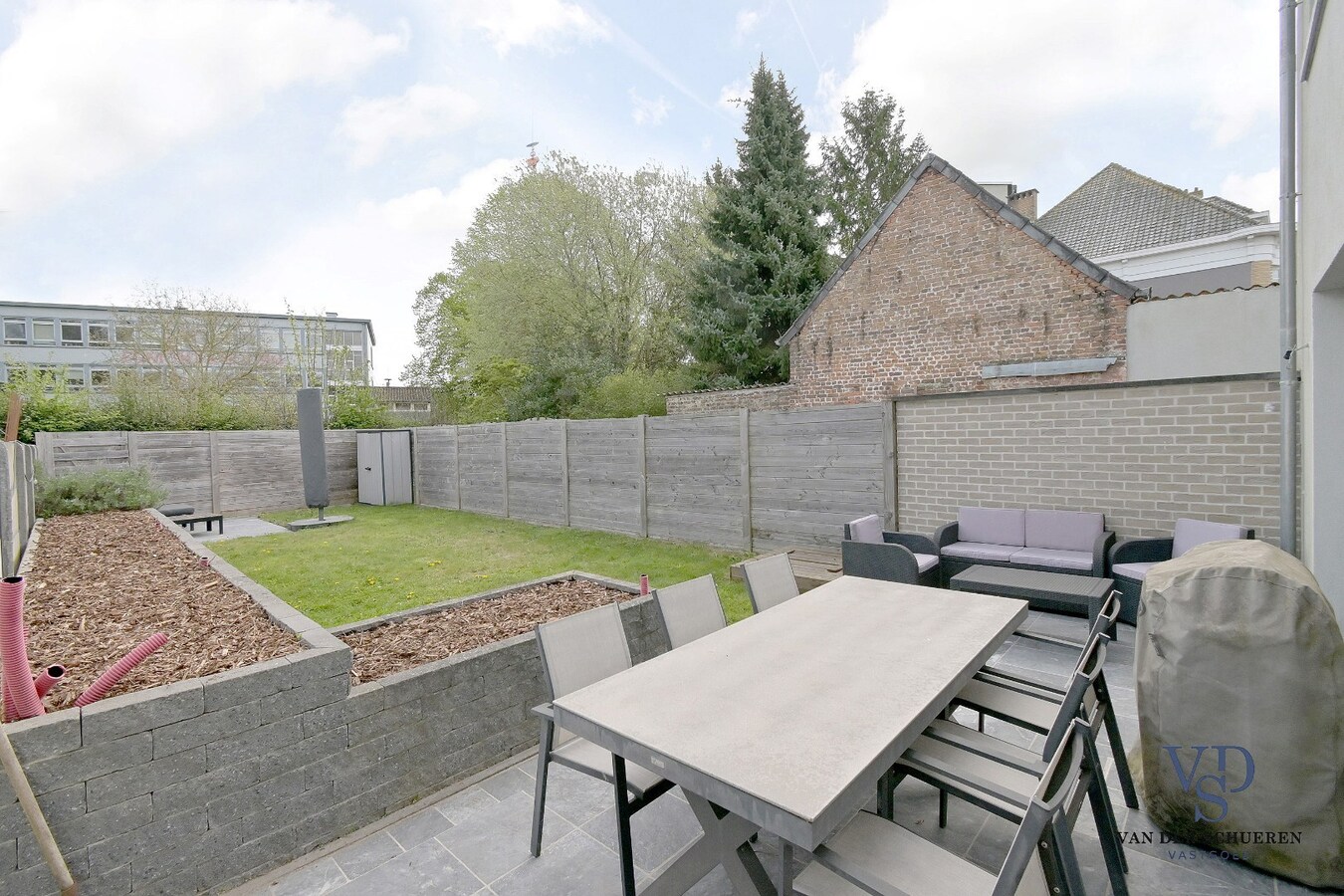 Exceptioneel ruime woning - instapklaar. 
