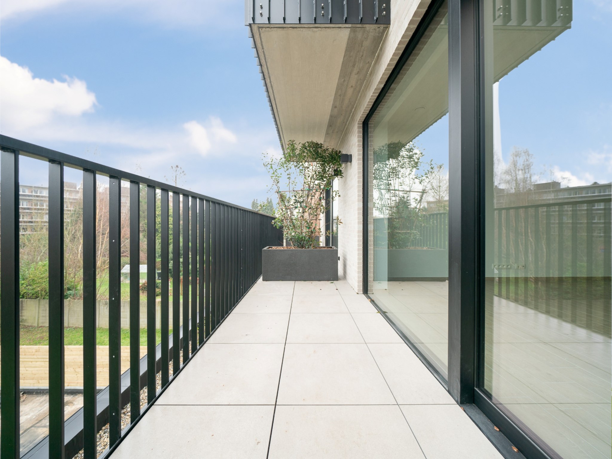 Nieuwbouw 1-kamer appartement met parking, kelder &amp; terras 