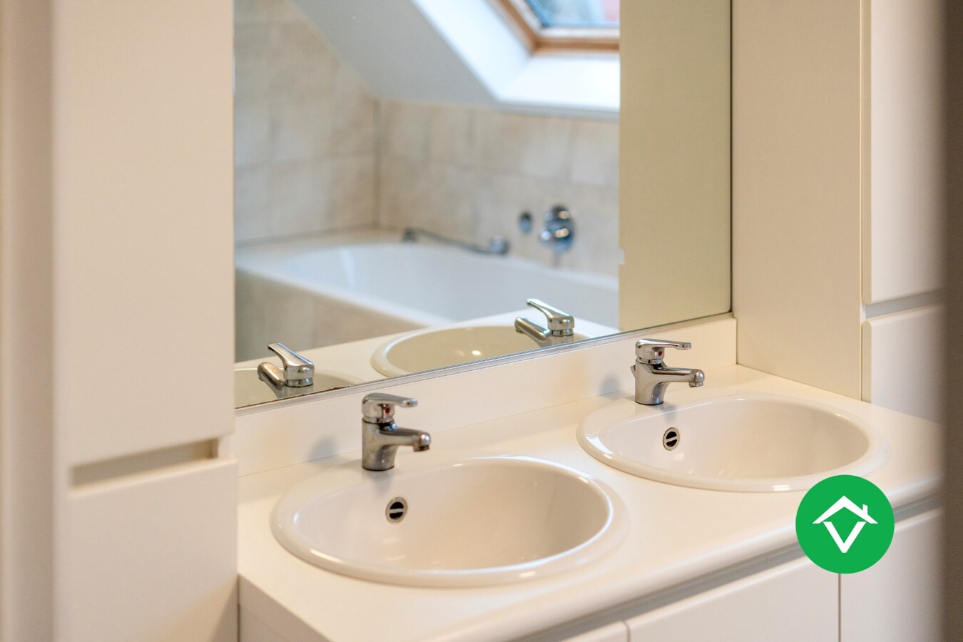 Instapklaar appartement met 3 slaapkamers en autostandplaats te Brugge 