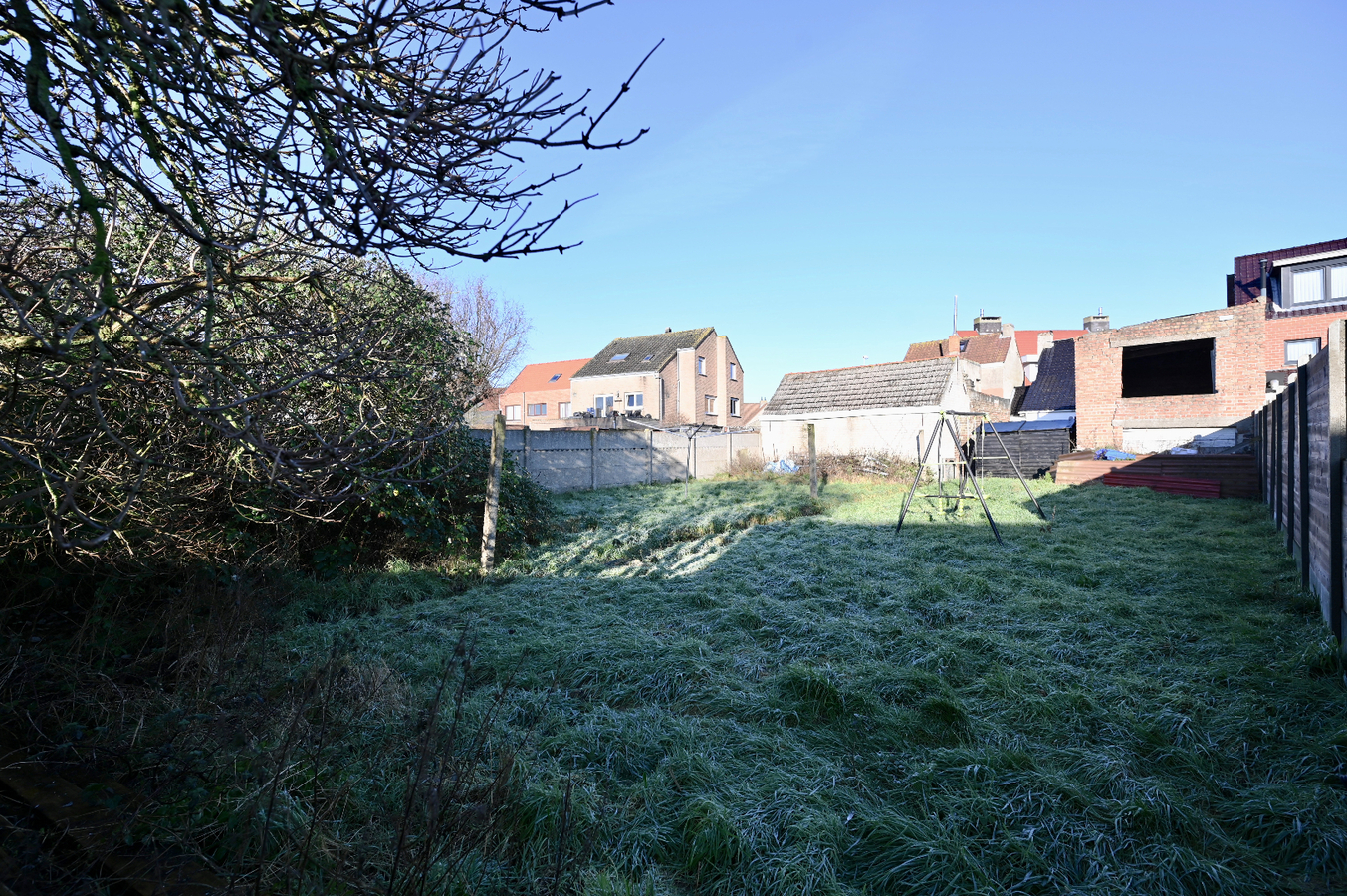 ONDER OPTIE !! TE RENOVEREN WONING MET MAGNIFIEKE TUIN 