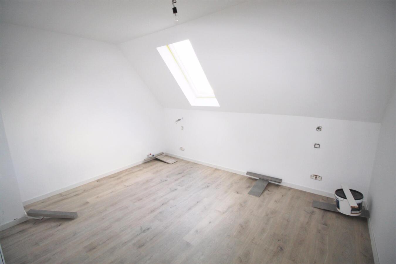 Volledig vernieuwd duplex appartement met 3 slaapkamers te Bredene 