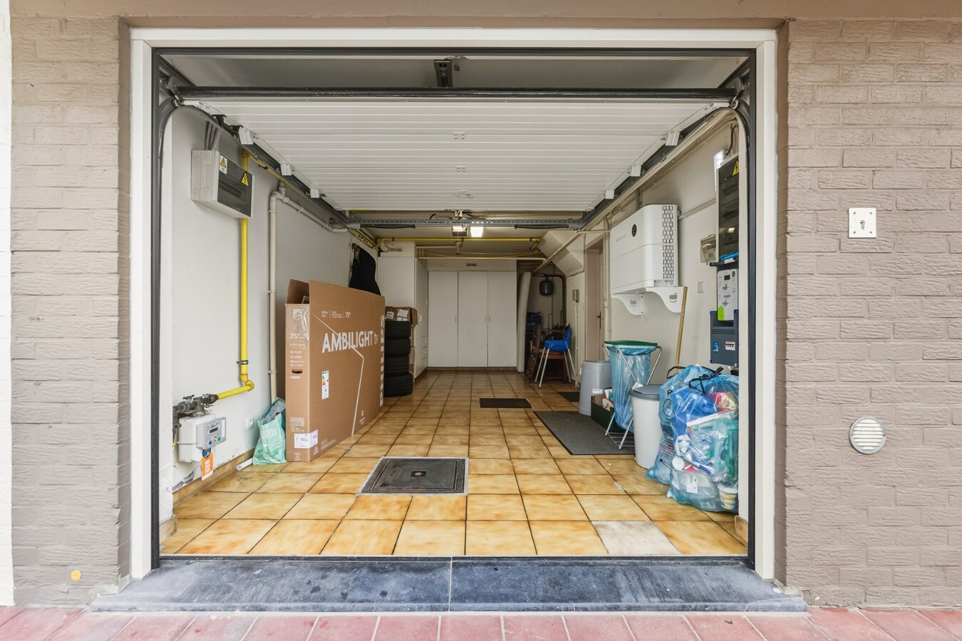 Instapklare, lichtrijke bel-etage woning met ruime garage en terras op centrale ligging 