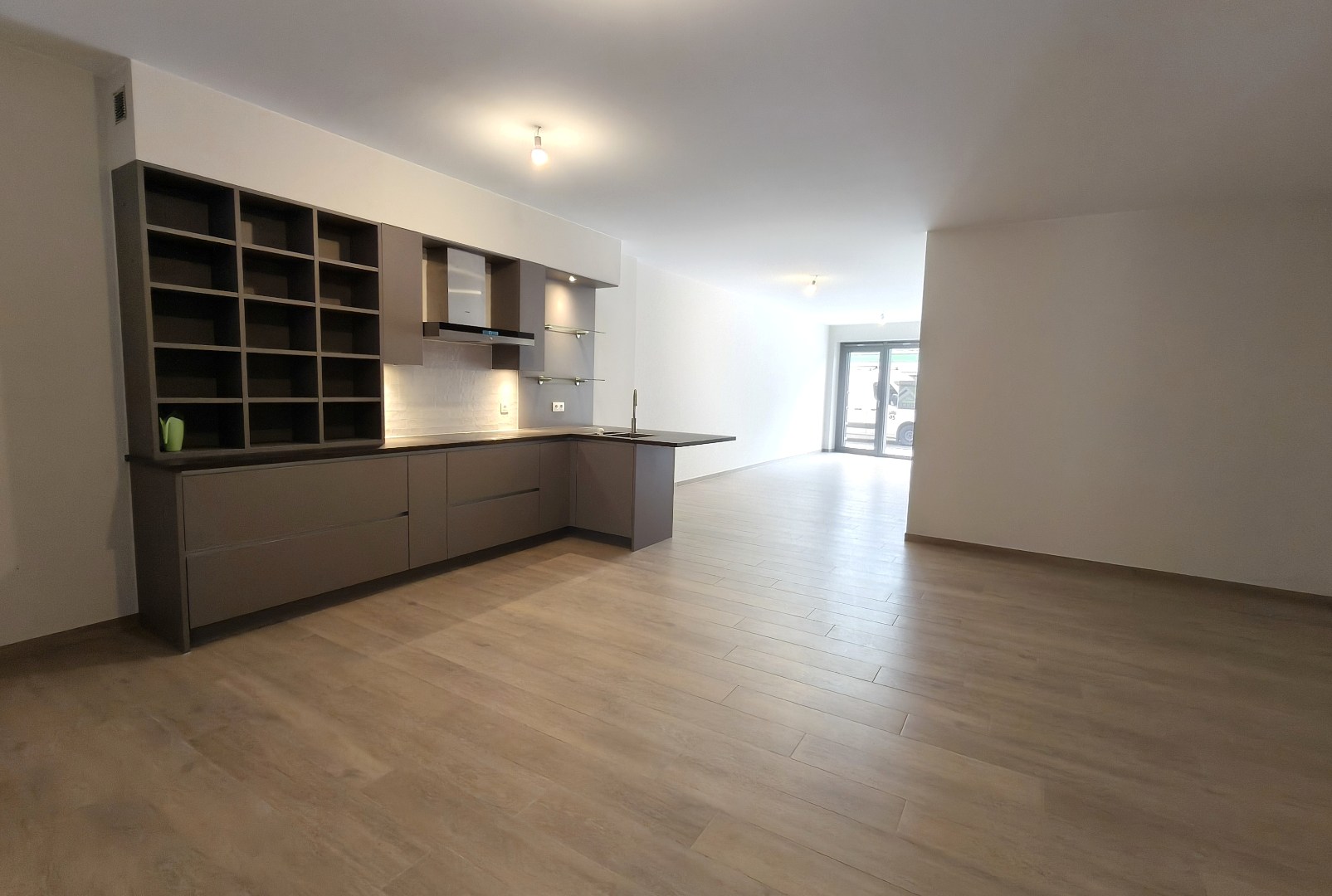 LUXE APPARTEMENT MET GROOT TERRAS - GELIJKVLOERS 