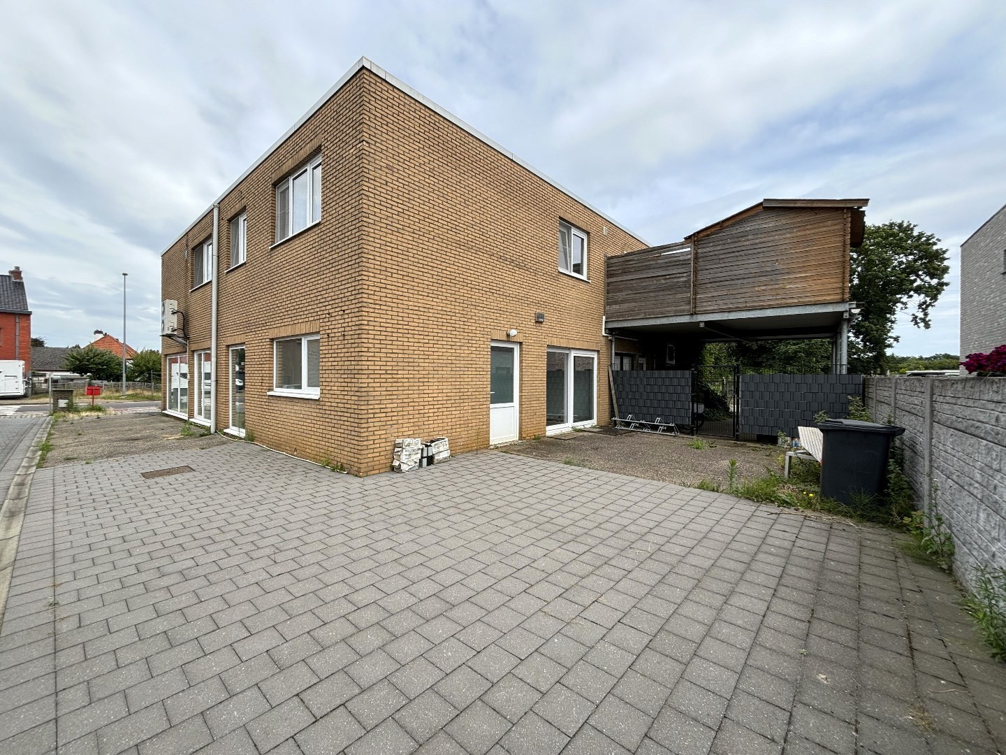 Commerciële handelsruimte te huur in Beringen – ideaal voor winkel of praktijk 