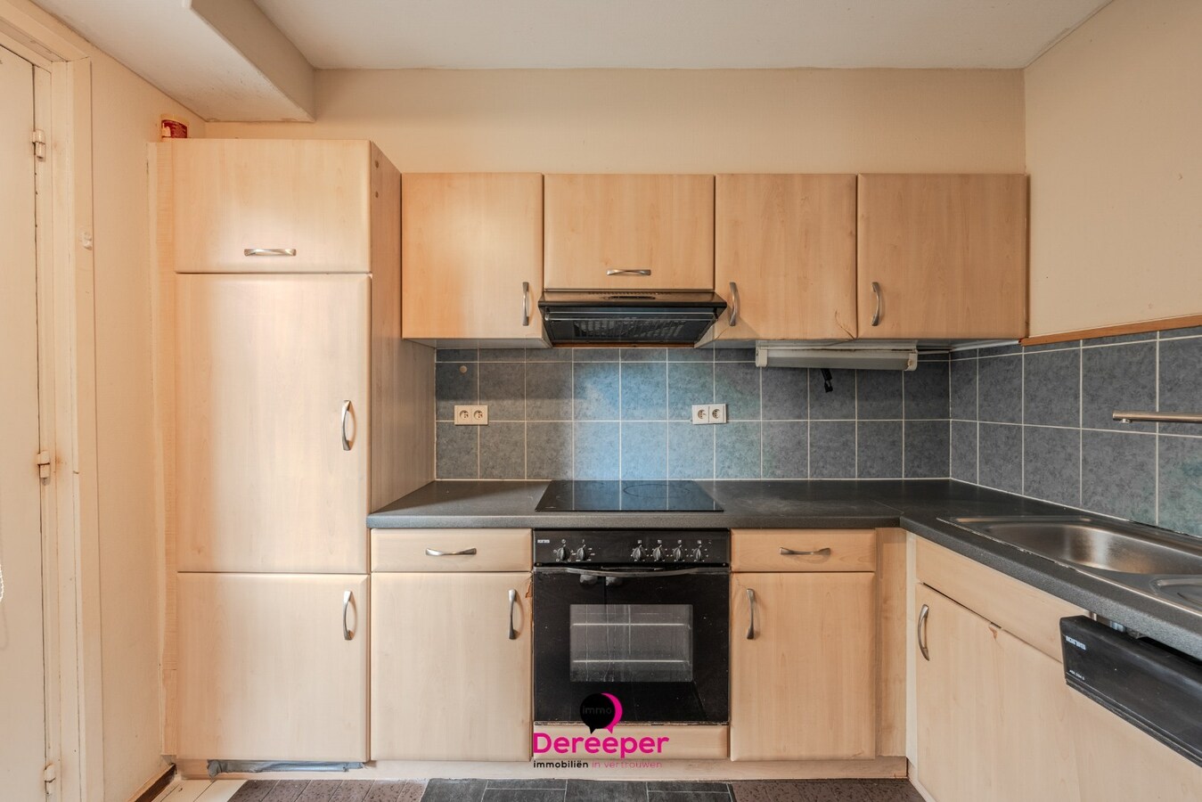 Ruim perceel van 955 m² met twee gekoppelde woningen – perfect voor kangoeroewonen in Gistel 