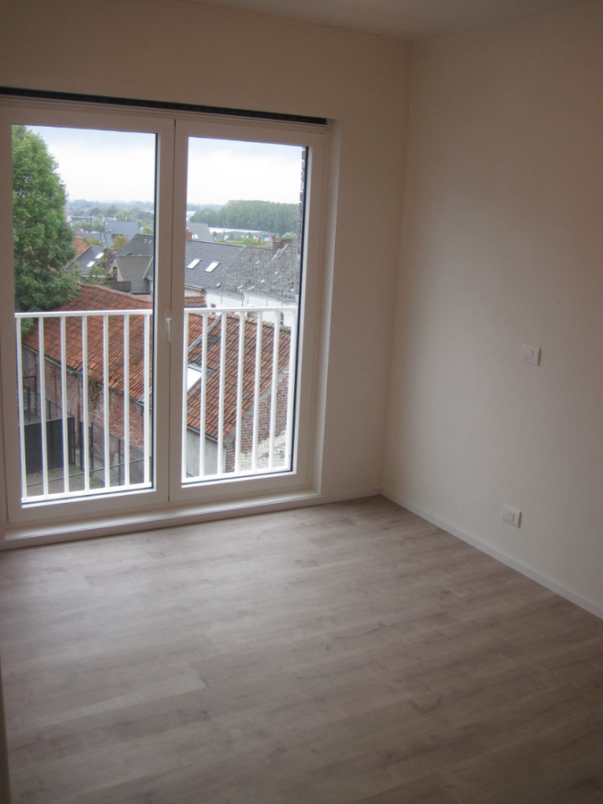 Groen wonen in de Weverij.    2-slp-appartement met een autostaanplaats. 