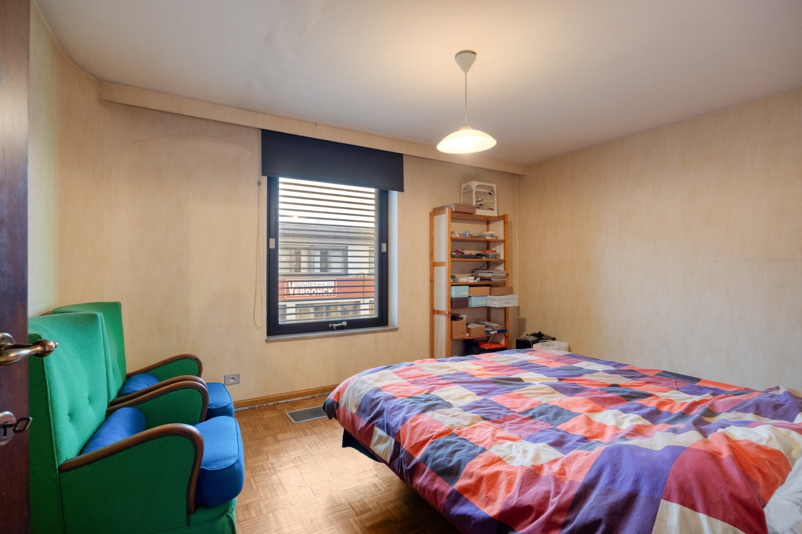 Handelswoning met 3 slpk. en privéparking in het centrum van Balen 