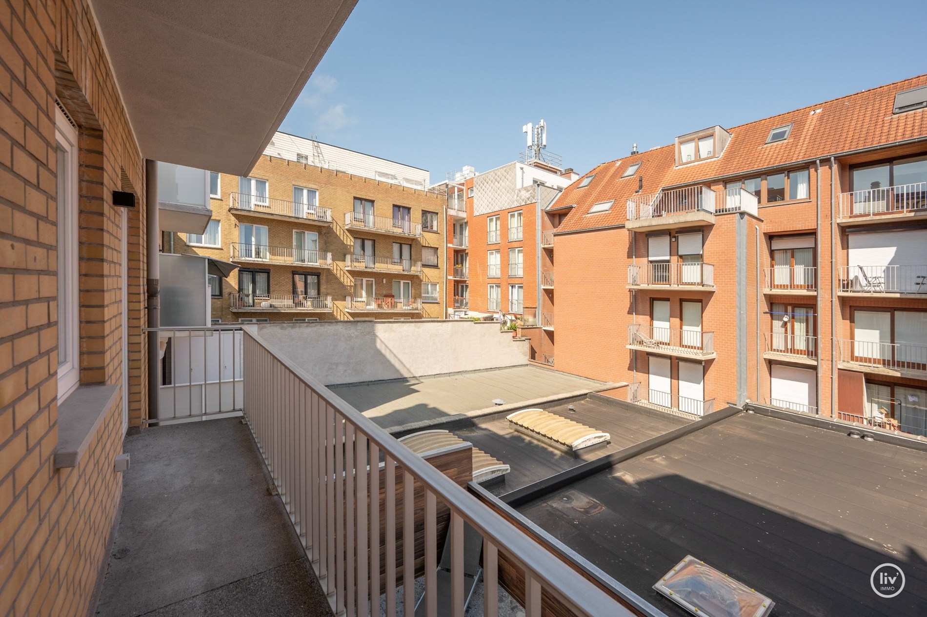 Appartement de plus de 3 chambres avec des finitions très luxueuses et possibilité de garage dans l'immeuble. 