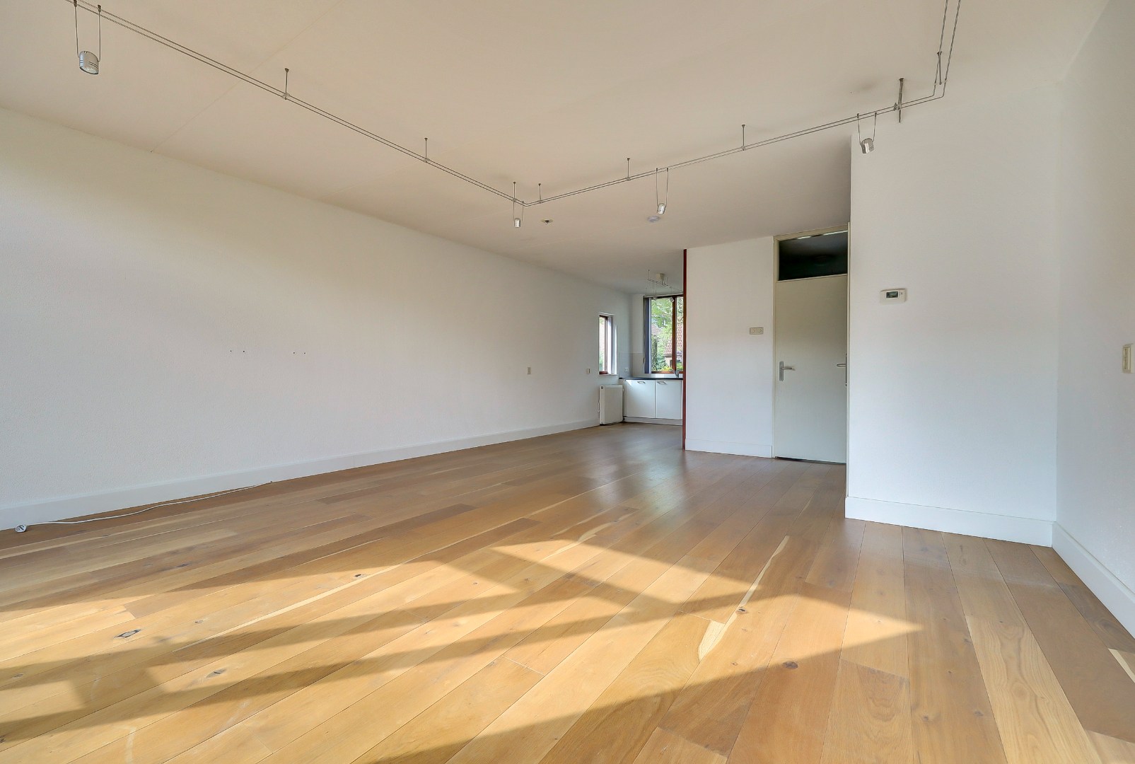 Ruime 5-kamer hoekwoning met aangebouwde garage op een kavel van maar liefst 297 m2 eigen grond! 