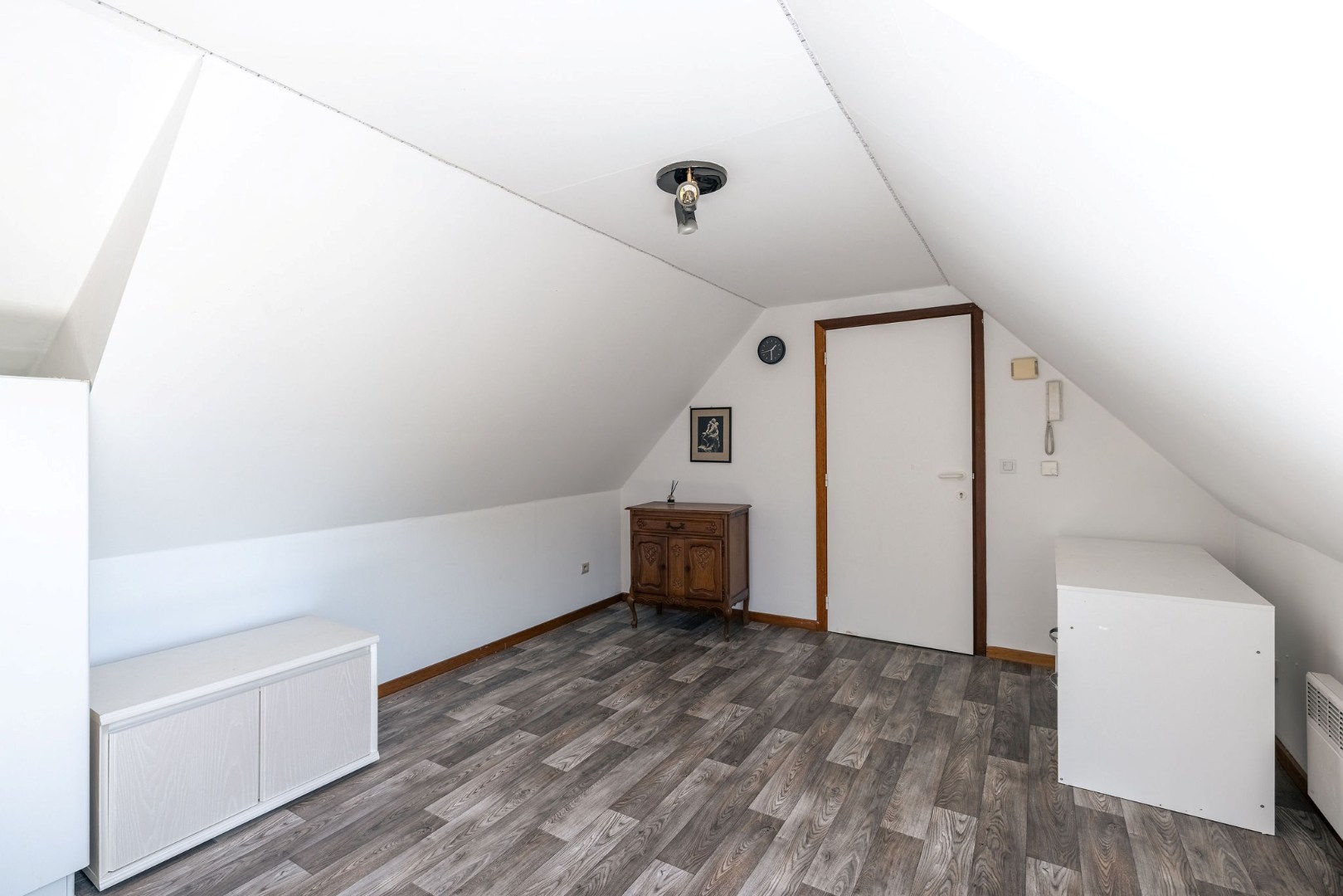 Lichtrijke studio met parkzicht te Sint-Amandsberg 