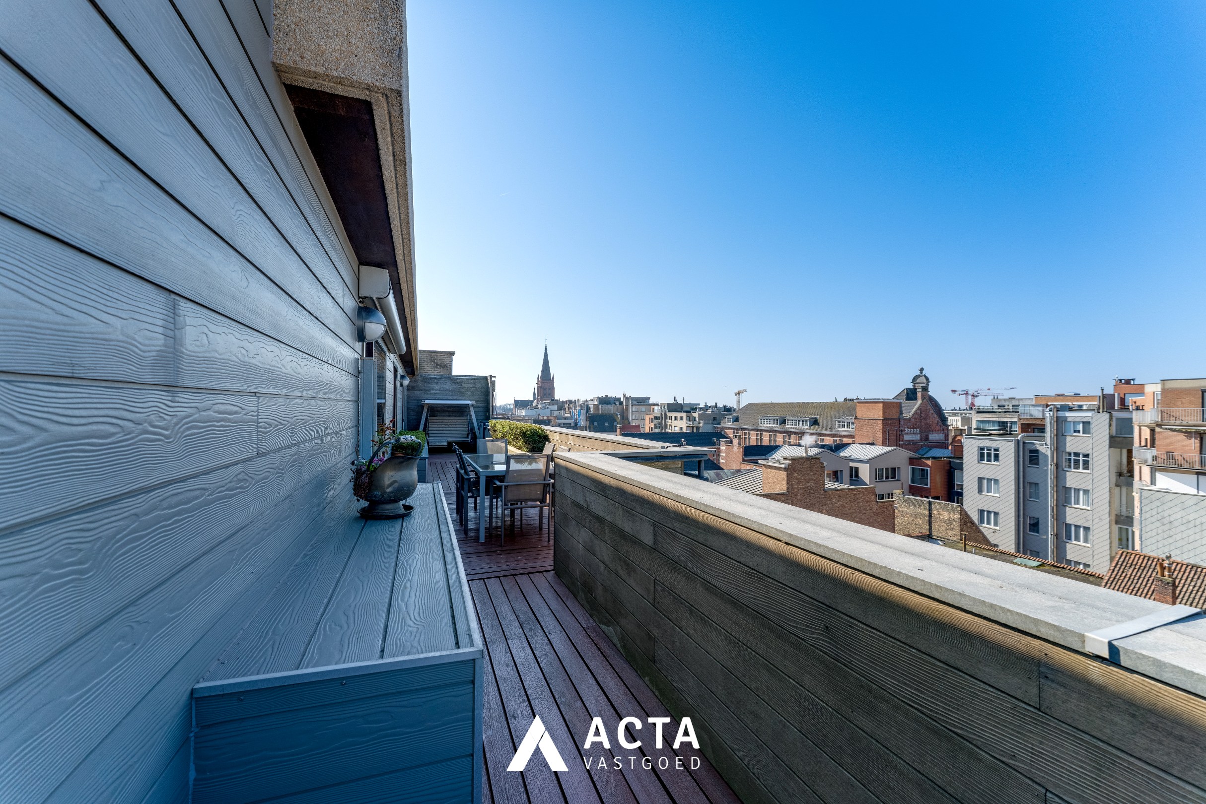 Luxueus dakappartement met 3 slaapkamers en panoramische terrassen in hartje Oostende 
