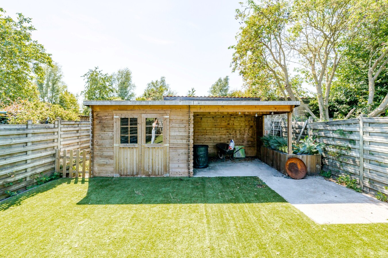 Karaktervolle woning op toplocatie in Zomergem met polyvalente ruimte 
