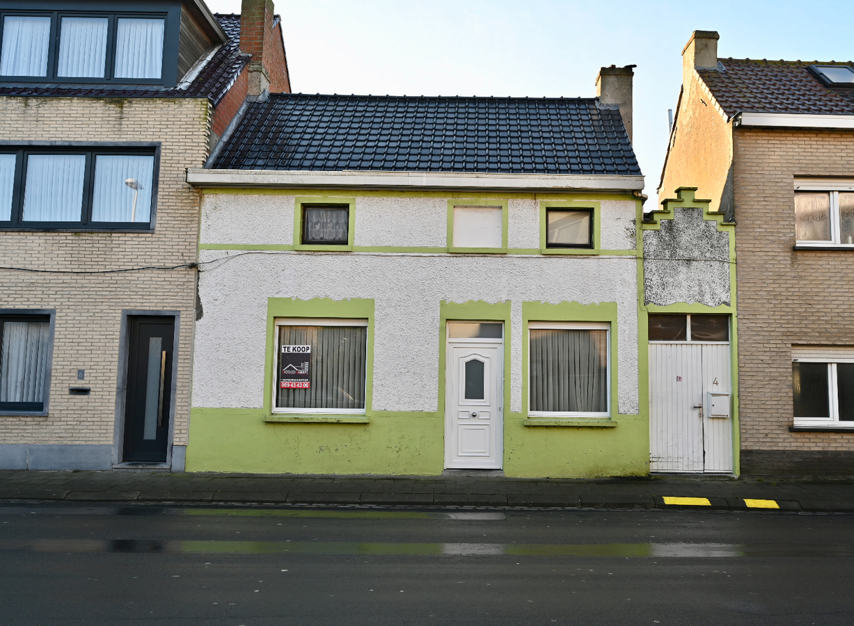 ONDER OPTIE !! TE RENOVEREN WONING MET MAGNIFIEKE TUIN 