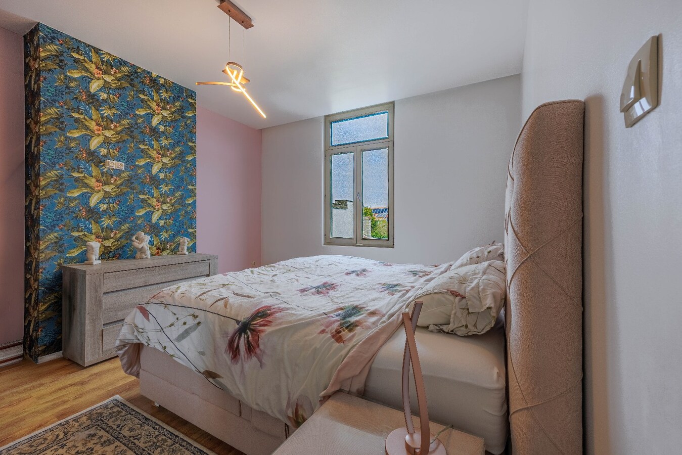 Uniek handelspand met woonst in het charmante Lissewege – tal van mogelijkheden! 