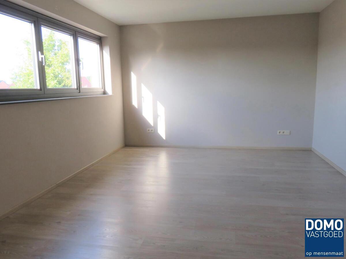 Ruime woning met 5 slaapkamers, tuin en garage 