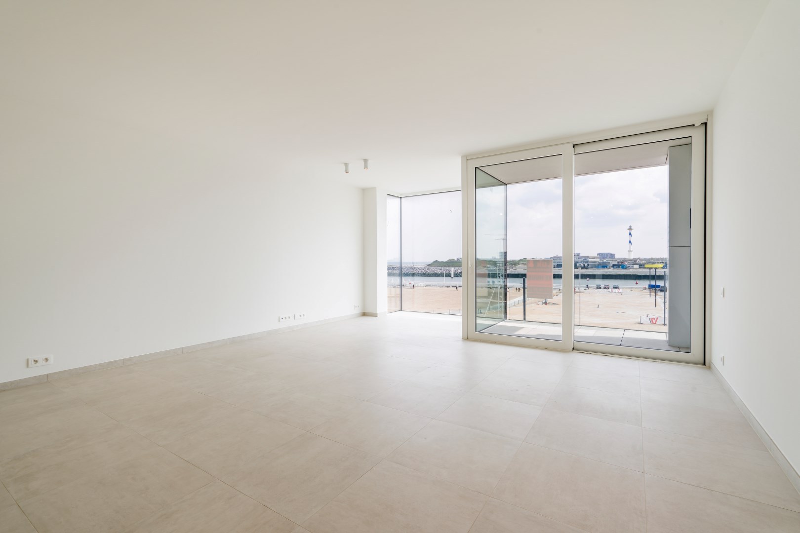 APP. NOUVELLE CONSTRUCTION AVEC VUE SUR LE PORT 
