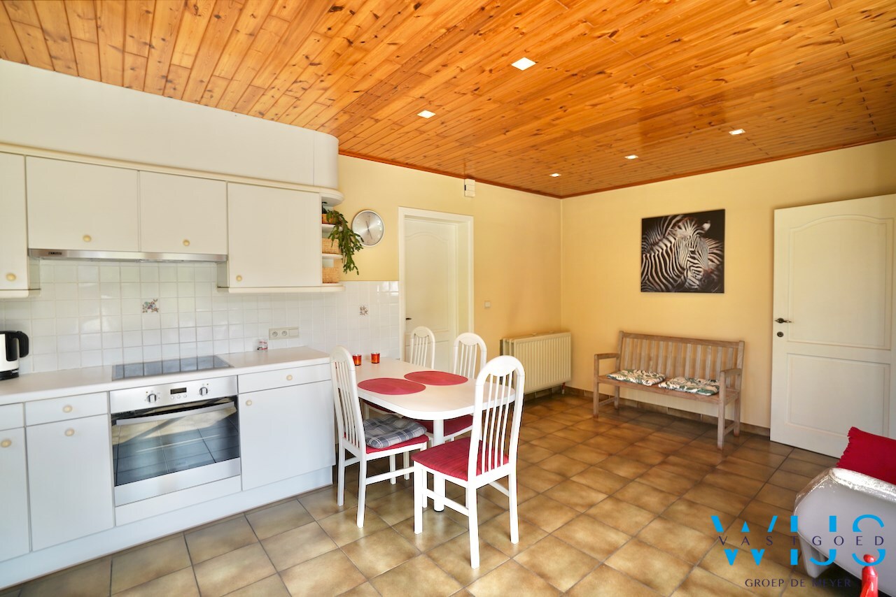 Verrassend ruim woonhuis in het landelijke Sleidinge ! 