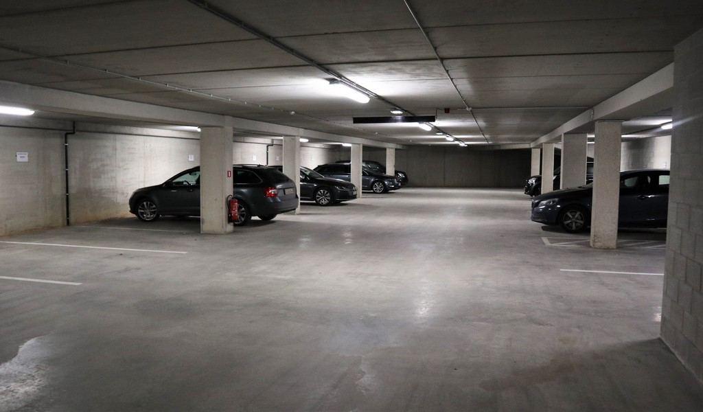 Duurzaam kantoorgebouw met faciliteiten aan R14 in Geel