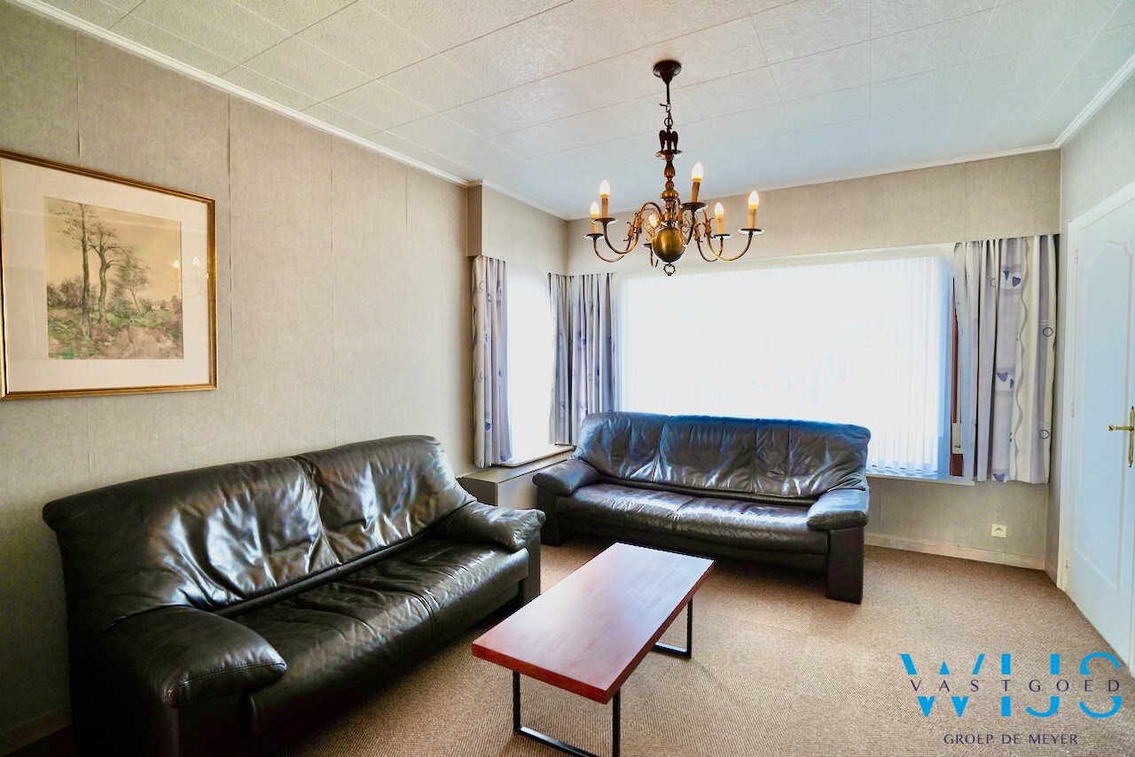 Stevig woonhuis centraal in Ertvelde ! 