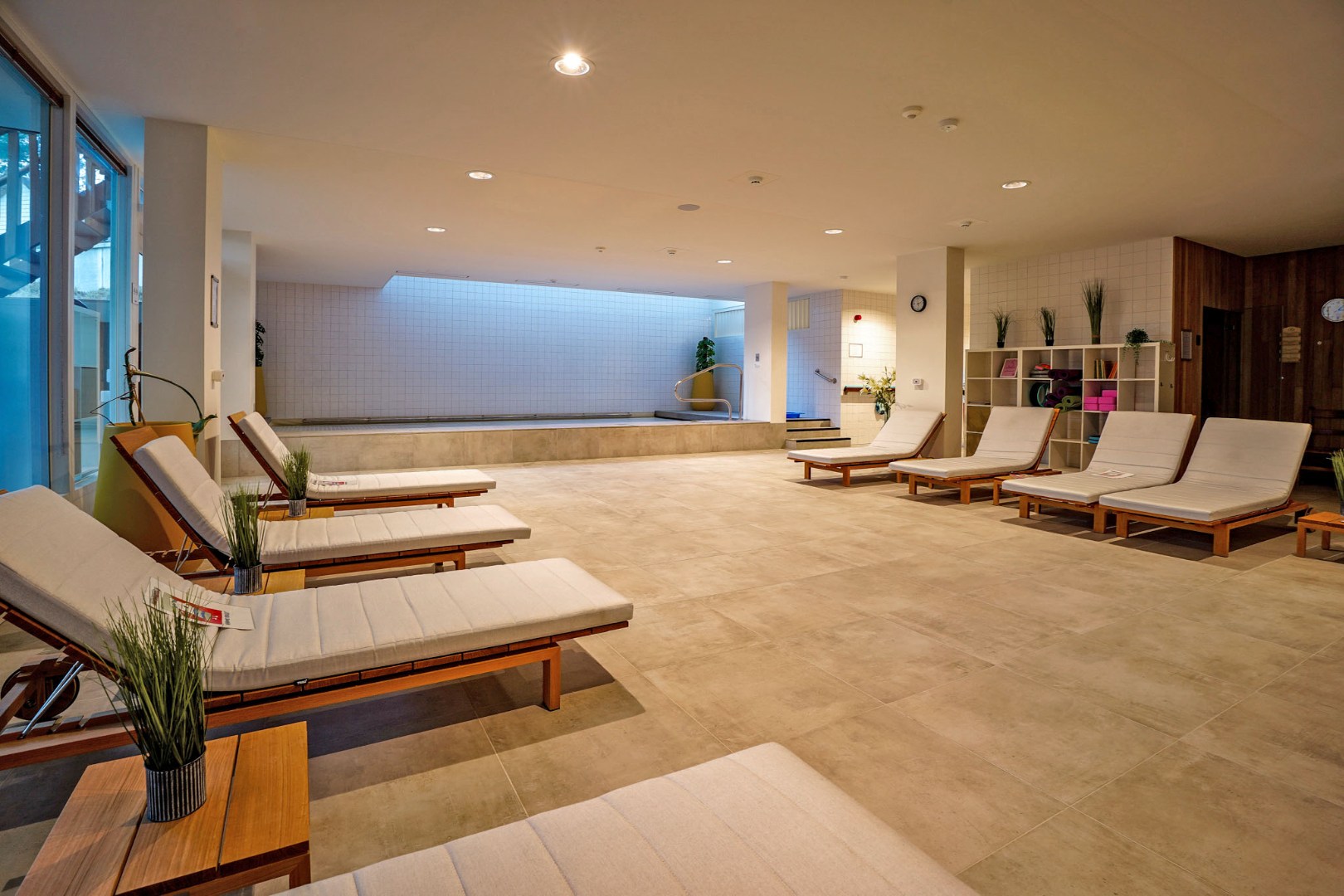 Prachtig 1-slaapkamerappartement met ruim terras (serviceflat) in Residentie Beukenhof, uniek wonen in de dorpskern van Oostduinkerke. 