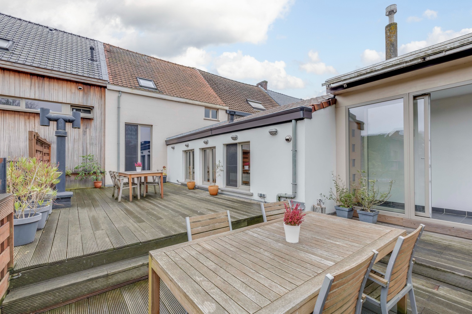 Lichtrijk en ruim duplexappartement met fantastisch terras 