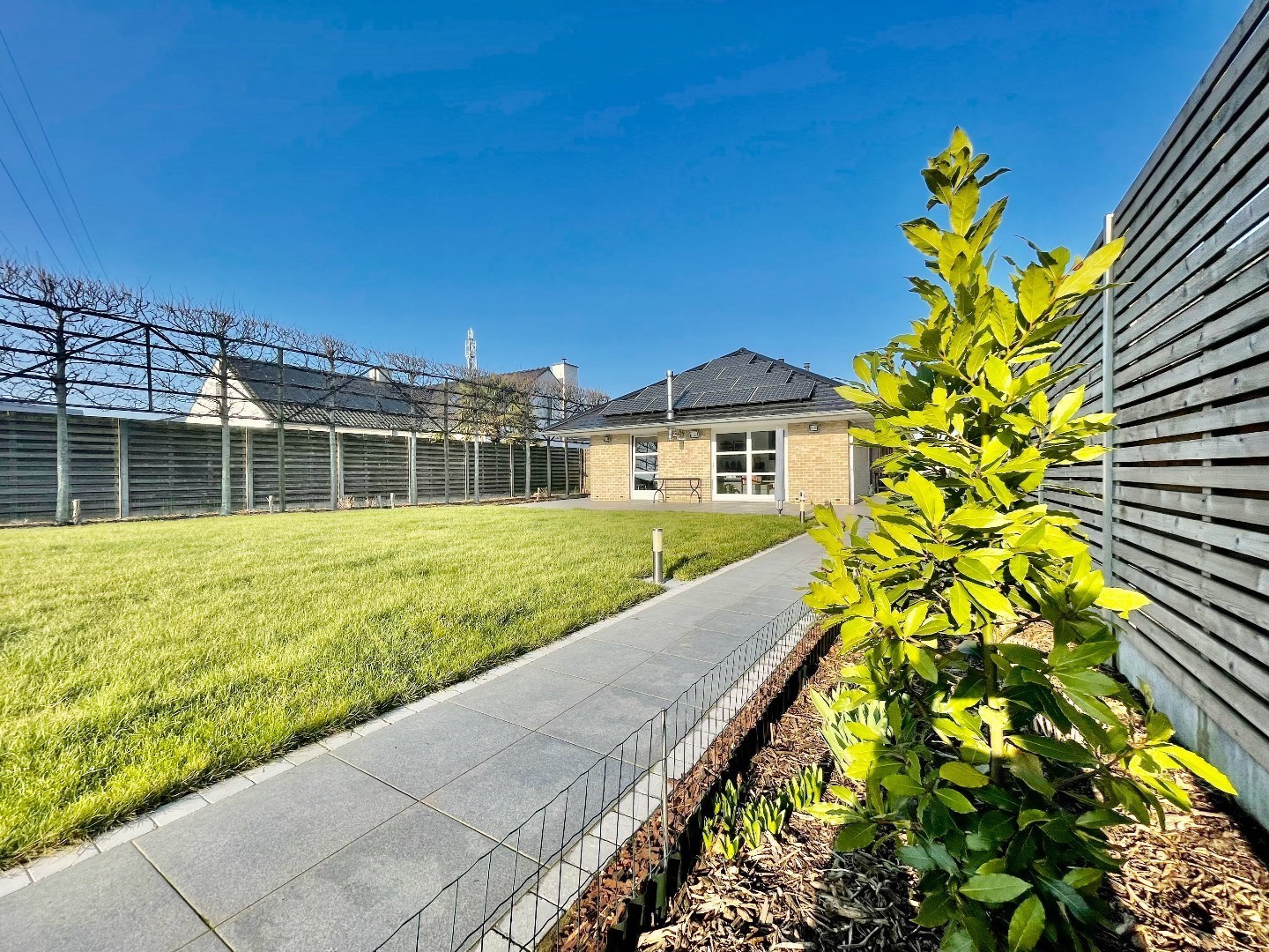 VERLAAGDE PRIJS - Gelijkvloerse villa met prachtige tuin op 850m² 