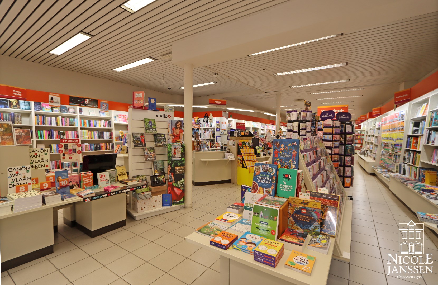 Mooi verzorgde en instapklare gelijkvloerse handelsruimte in centrum Maaseik 