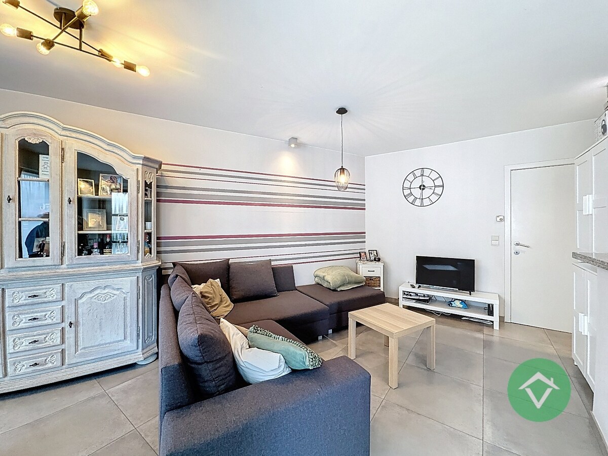 Volledig gerenoveerd handelspand met woonst en garage te Koekelare 