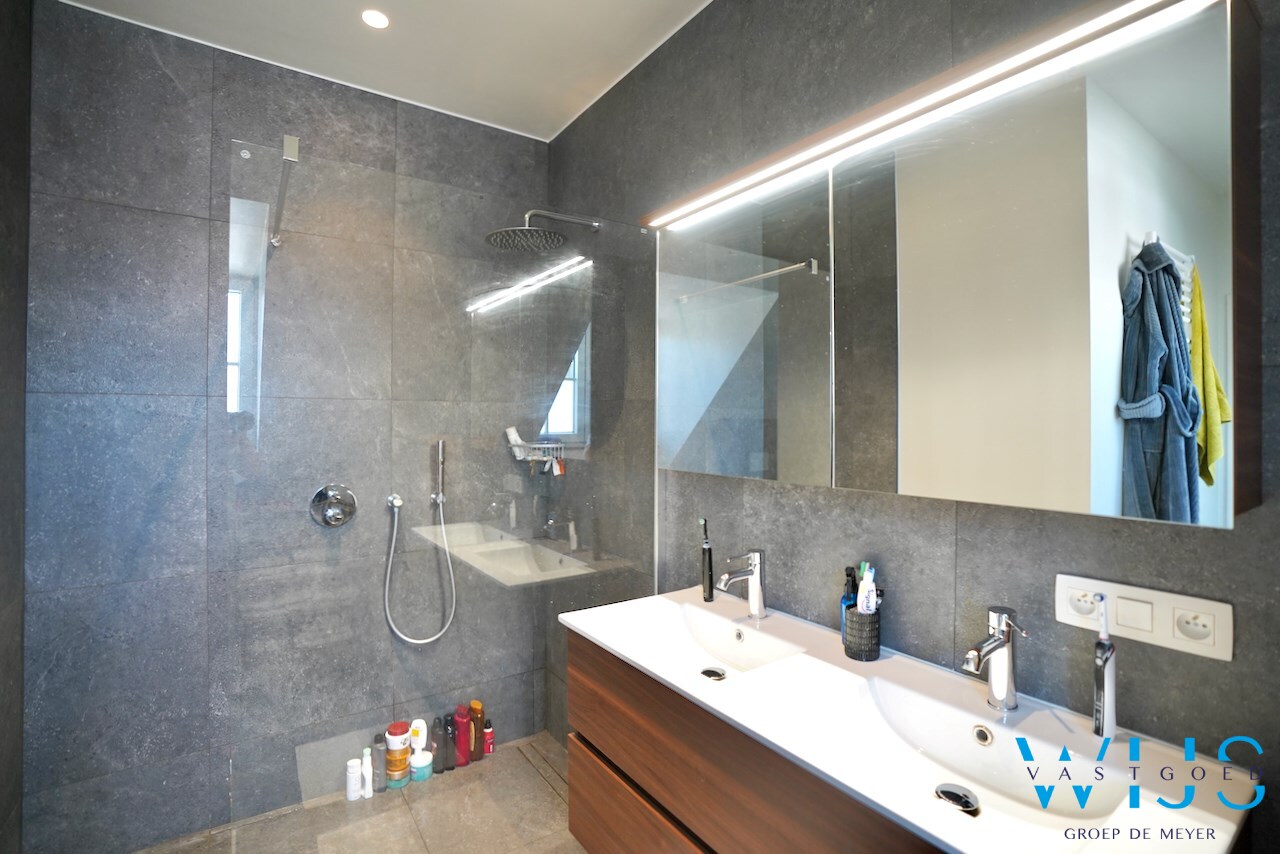 Instapklaar appartement met 2 slaapkamers &amp; terras te ASSENEDE ! 