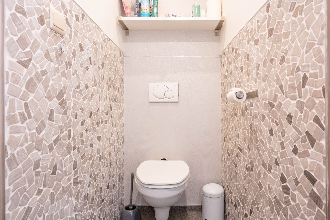 Een knusse rijwoning met tuintje en 3 slaapkamers, gelegen pal in het centrum van Maaseik. 