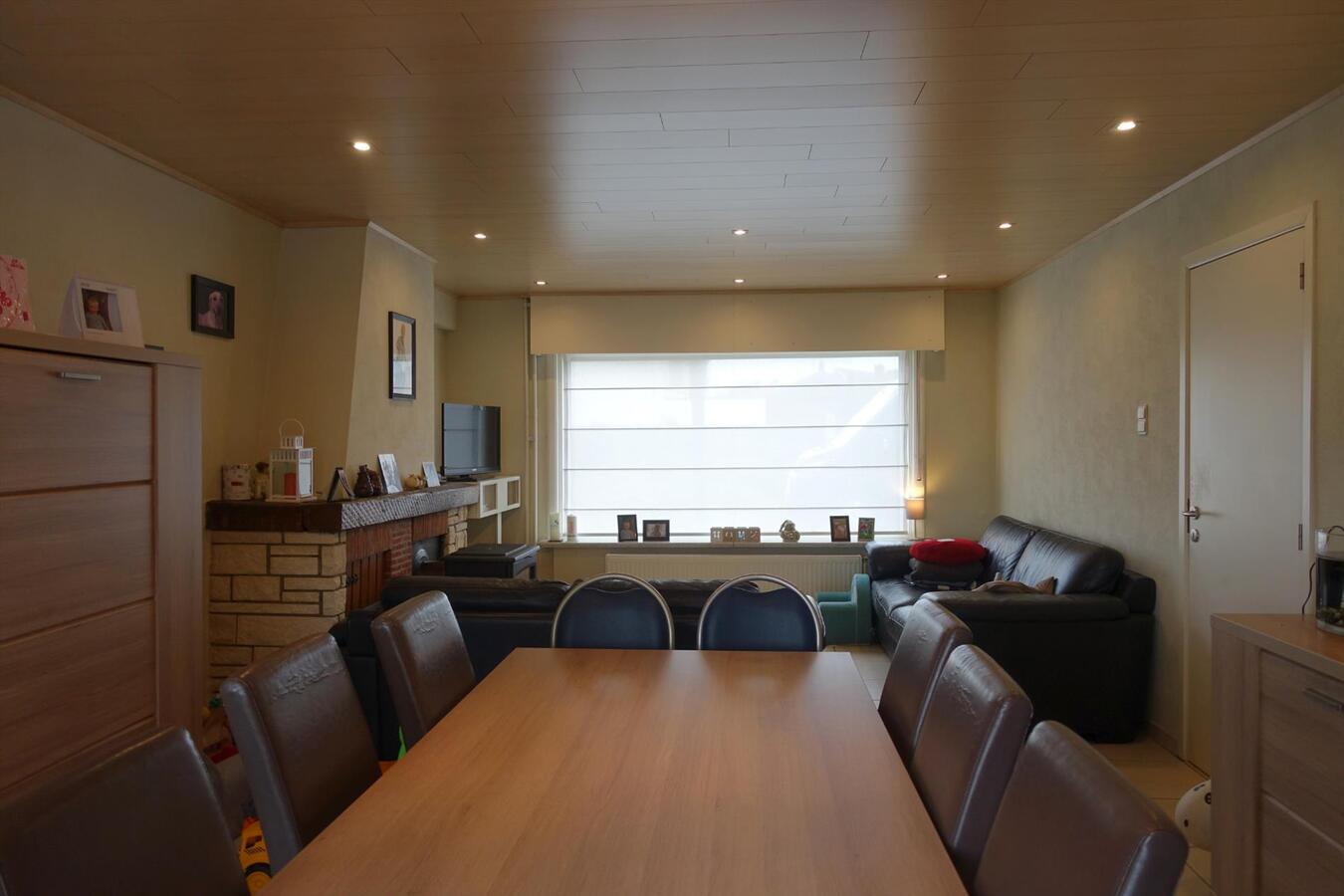 Centraal gelegen half-open woning 