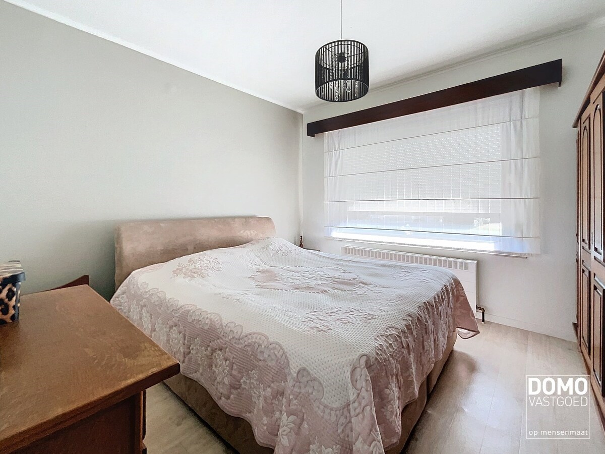 Ruime open bebouwing met tuin en inpandige garage gelegen te Spalbeek. 