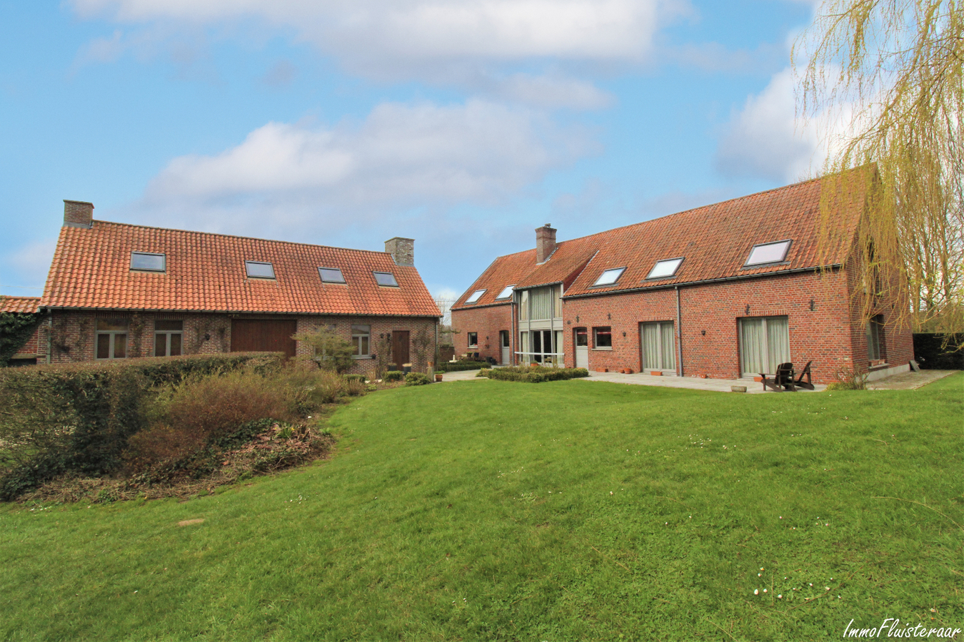 Magnifique propriété avec grande habitation, écuries, salle polyvalente, terrain à bâtir et prairies sur environ 1,67ha à Ellezelles (Hainaut) 