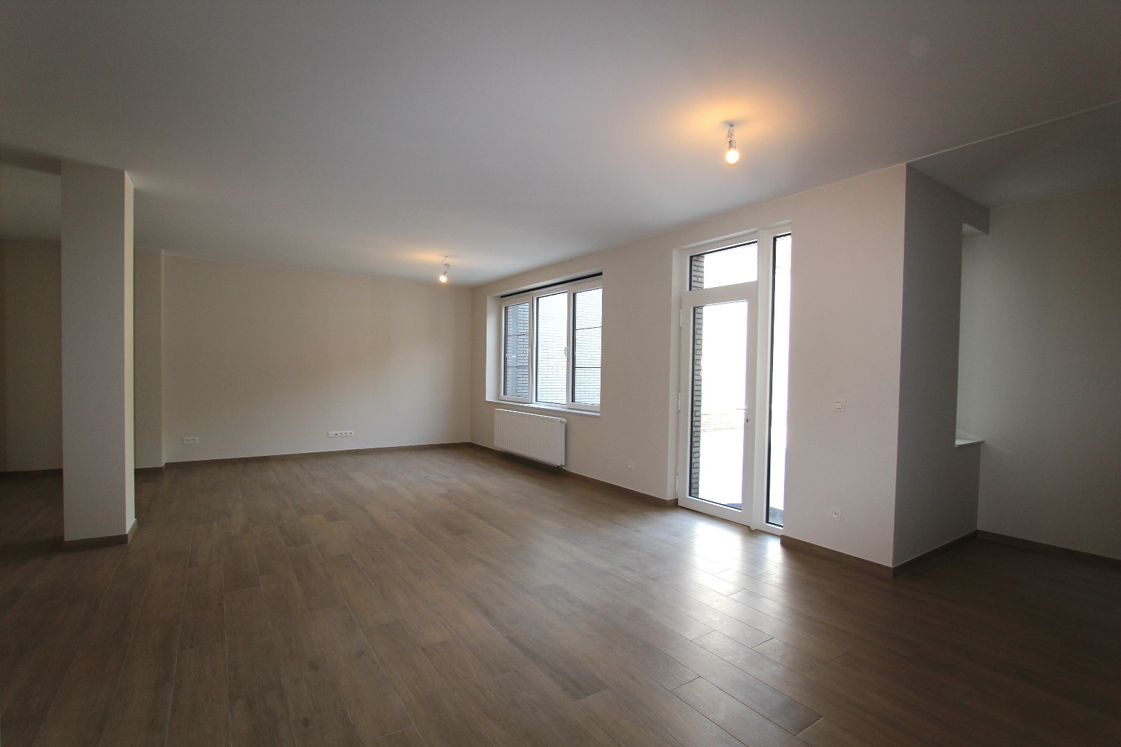 LUXE APPARTEMENT MET GROOT TERRAS - GELIJKVLOERS 