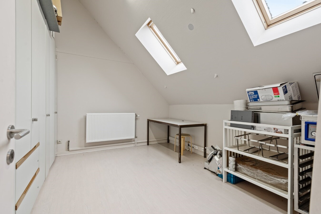 Ideaal gelegen handelspand / kantoor 