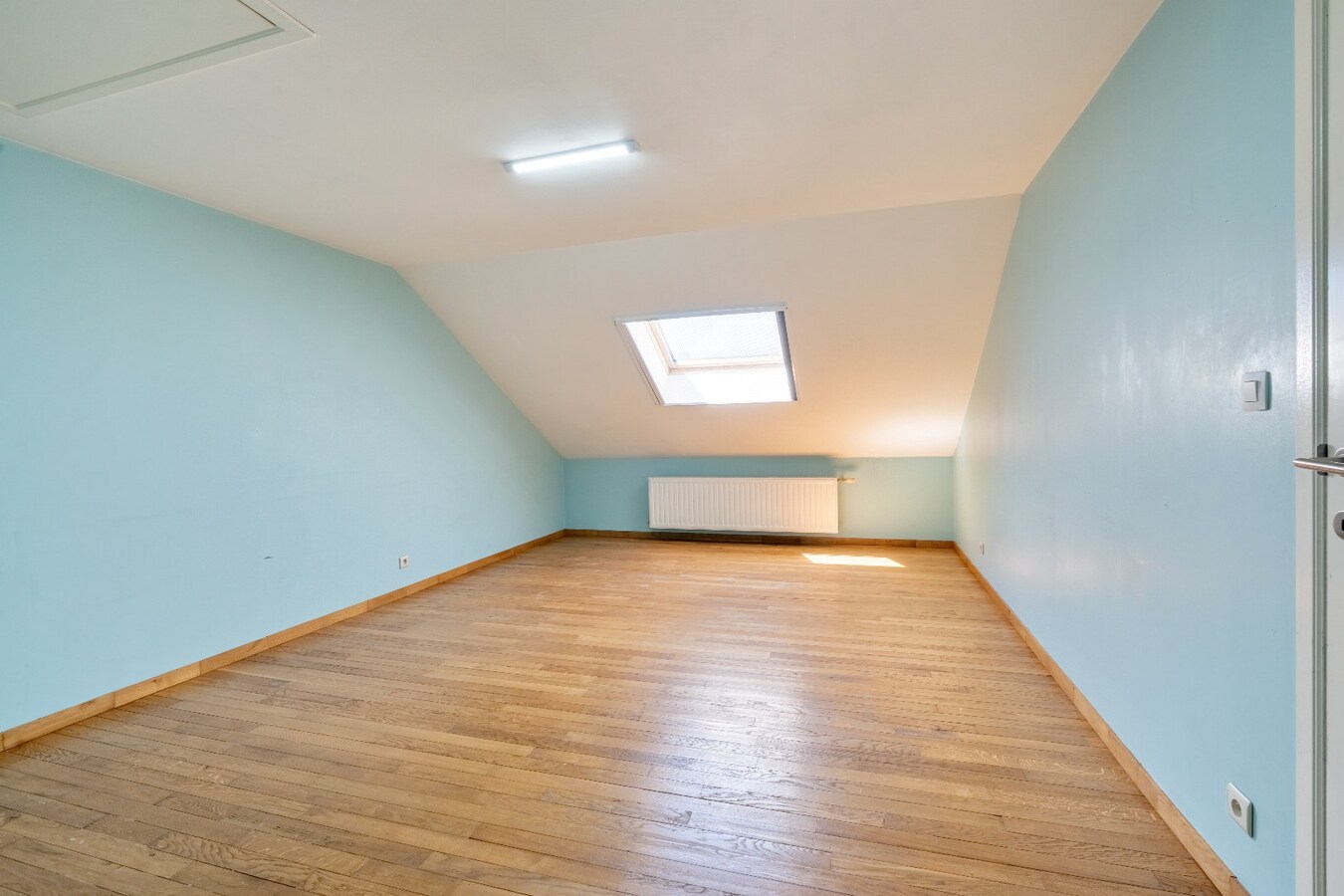 Verrassend ruim triplexappartement - B-label - 4 slpk  en aagename buitenbeleving. 