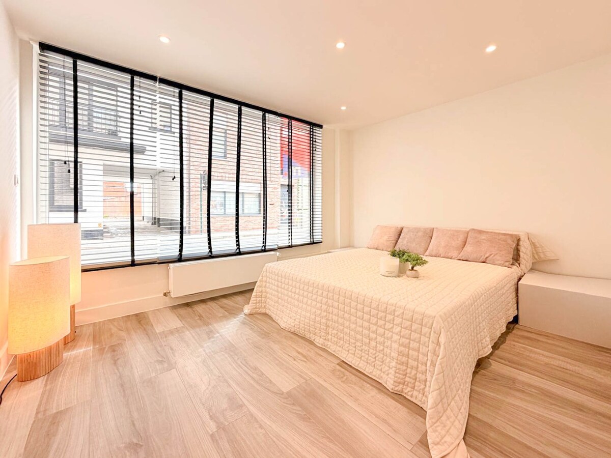 Prachtig en zeer ruim gelijkvloers appartement met zeer ruime garage 173m2 *** NONO INSPIRED ***! 