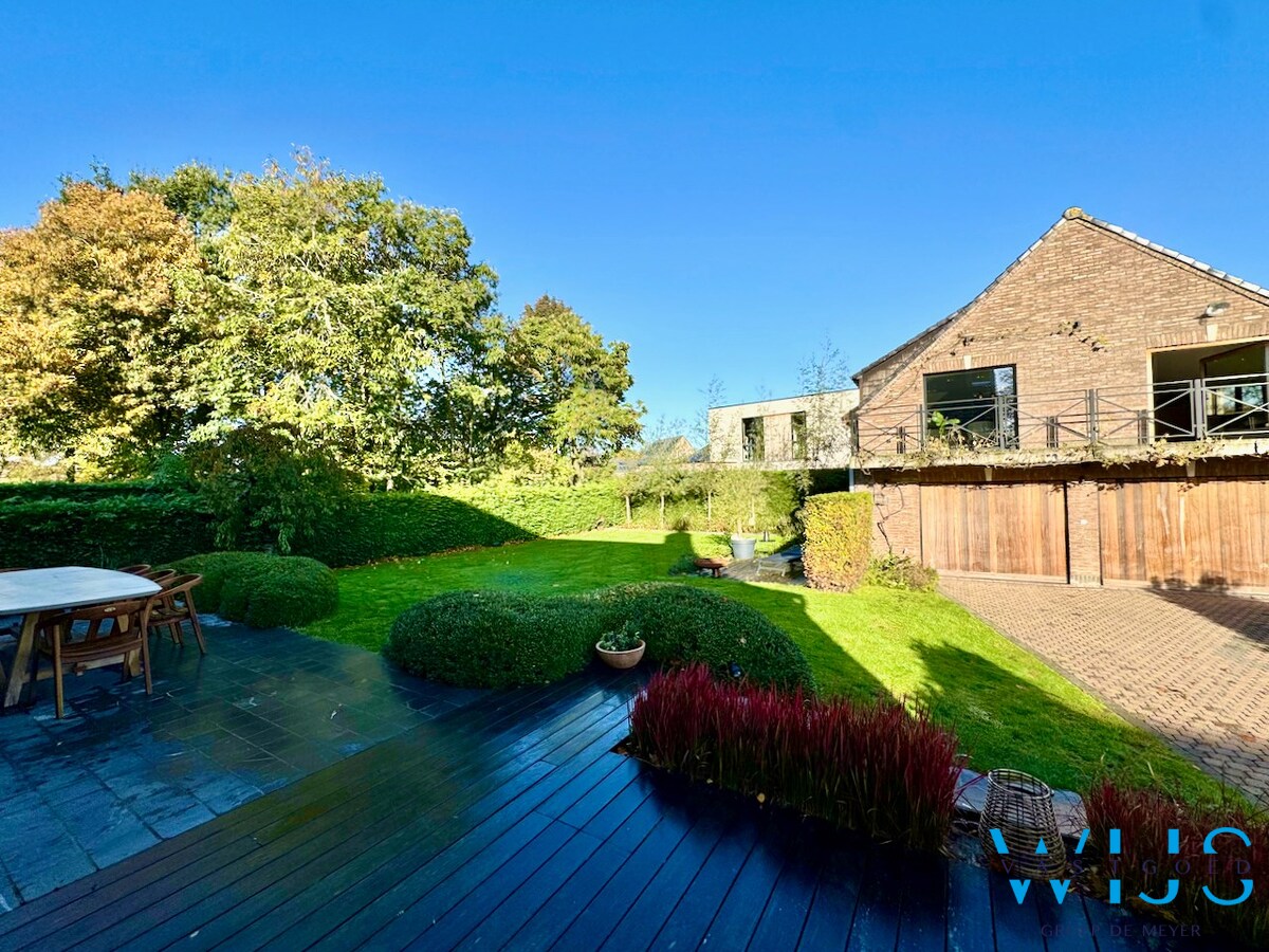 Prachtig ruim woonhuis met volwaardig bijgebouw ! 