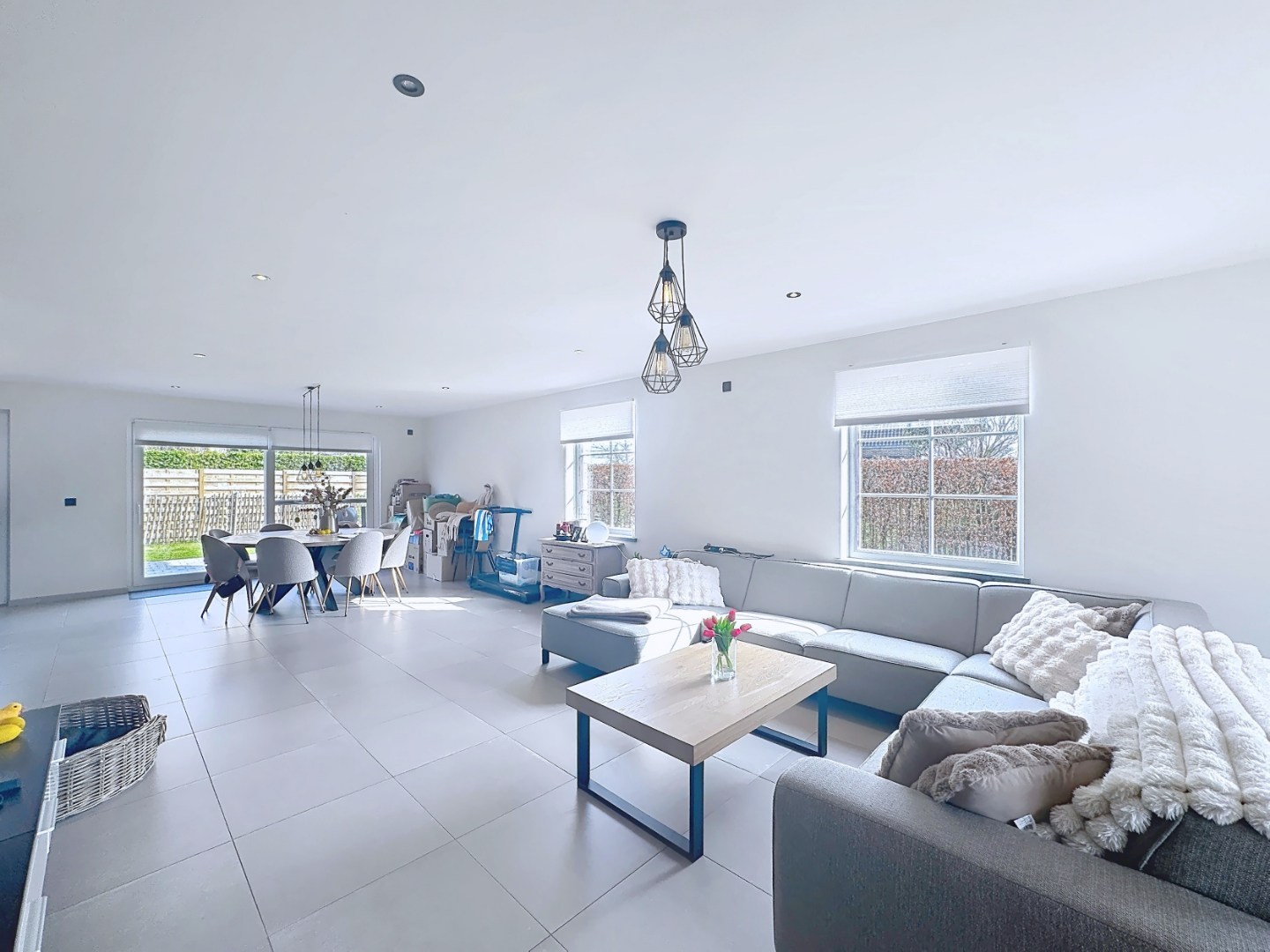 Ruime en recente halfopen bebouwing met 3 volwaardige slaapkamers 