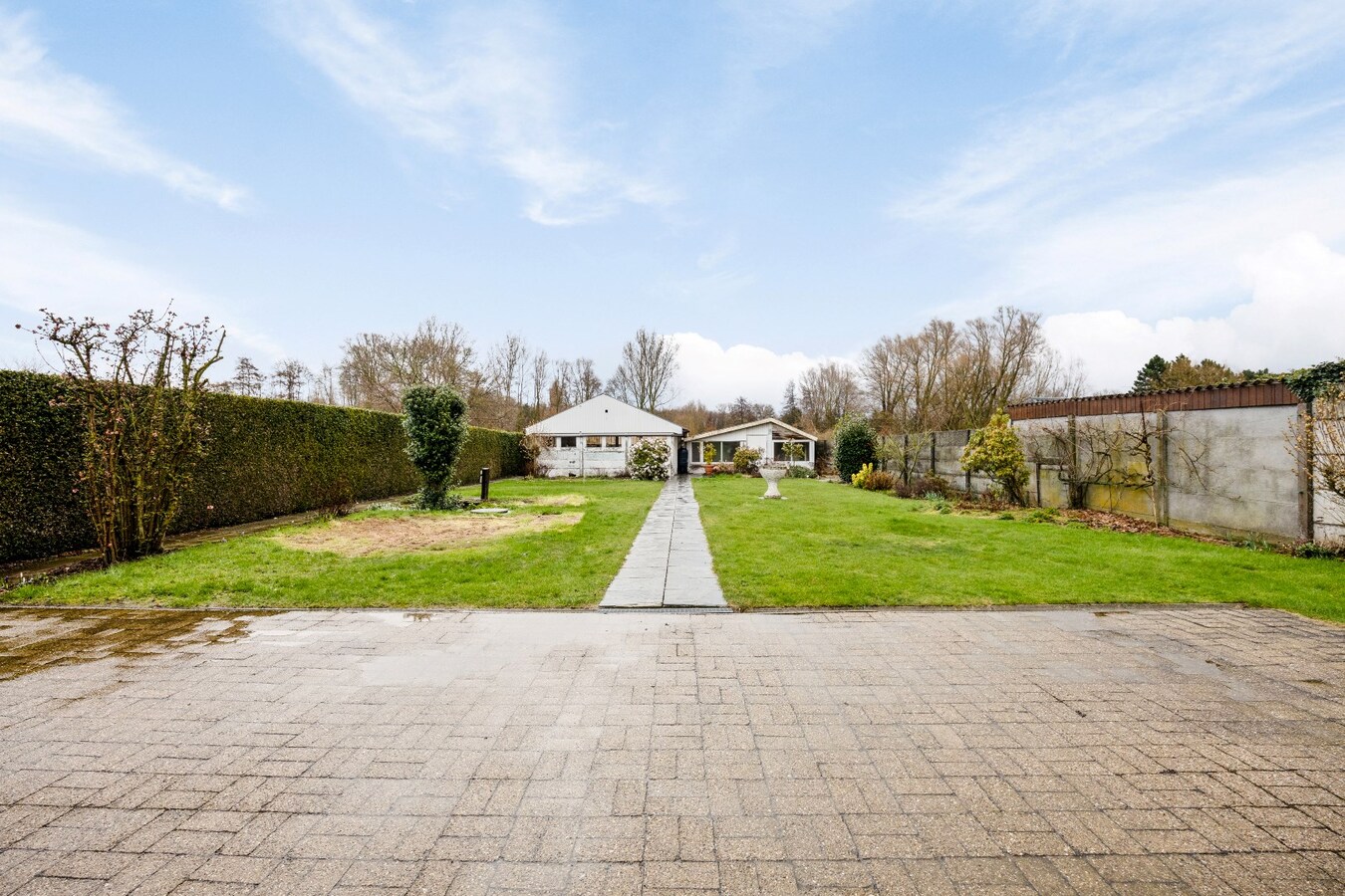 Solide en op te frissen woning te koop vlakbij centrum Lozer 