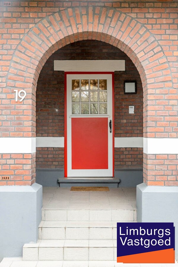 Woonhuis met  praktijkruimte te Waterschei, op een perceel van 6a80ca te Genk 