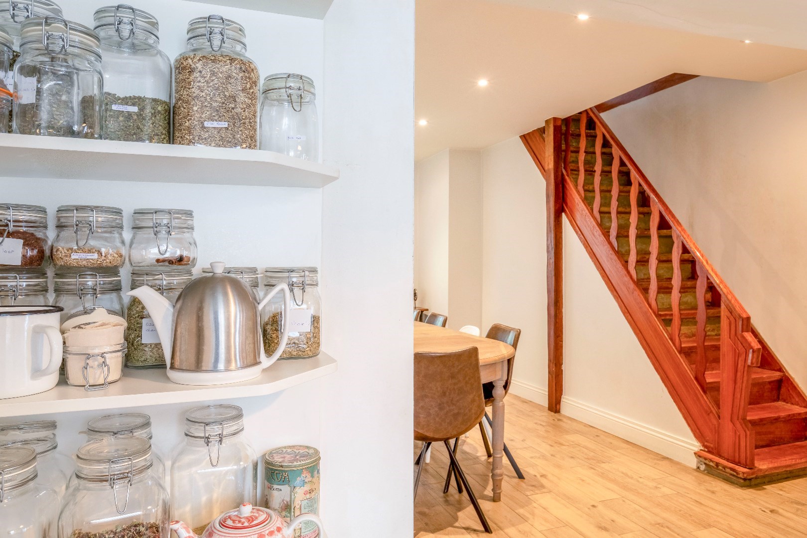 Instapklare woning met tuin in de gezellige kern van Laarne 