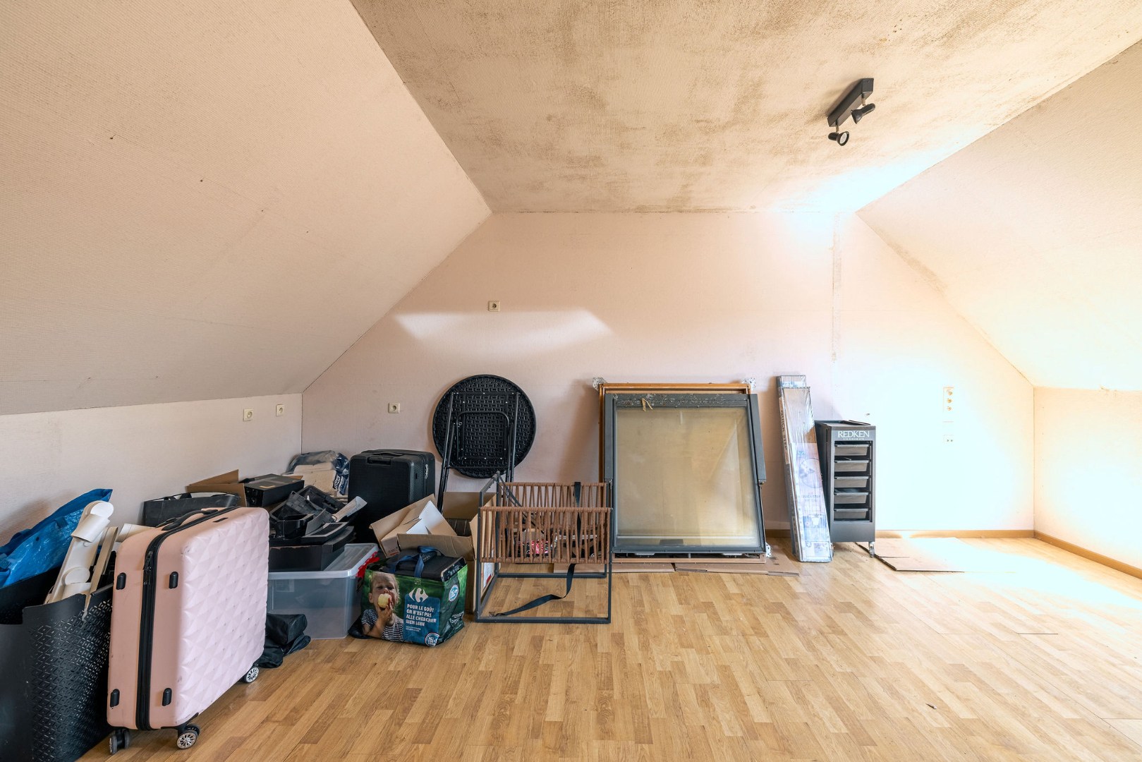 Instapklaar duplexappartement met ruim terras op centrale ligging te Wetteren 