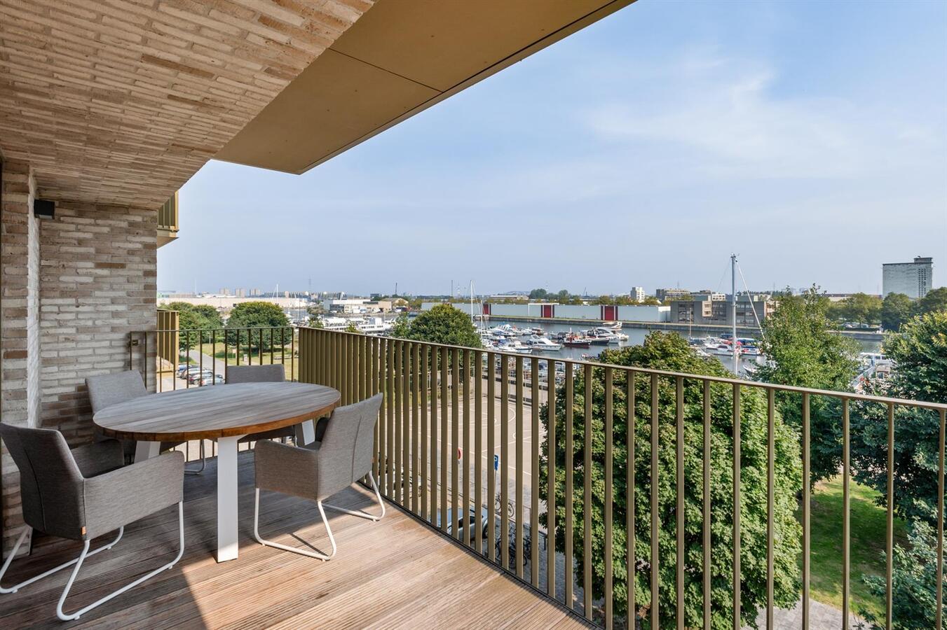 Hoekappartement met terras en uitzicht op 't Eilandje! 