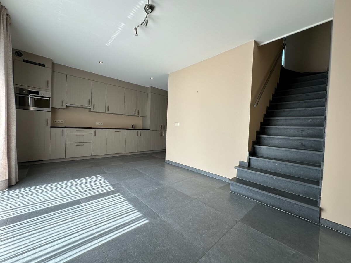 Prachtig, ruim duplex-appartement 115 m² met ruim terras in centrum Sint-Antonius 