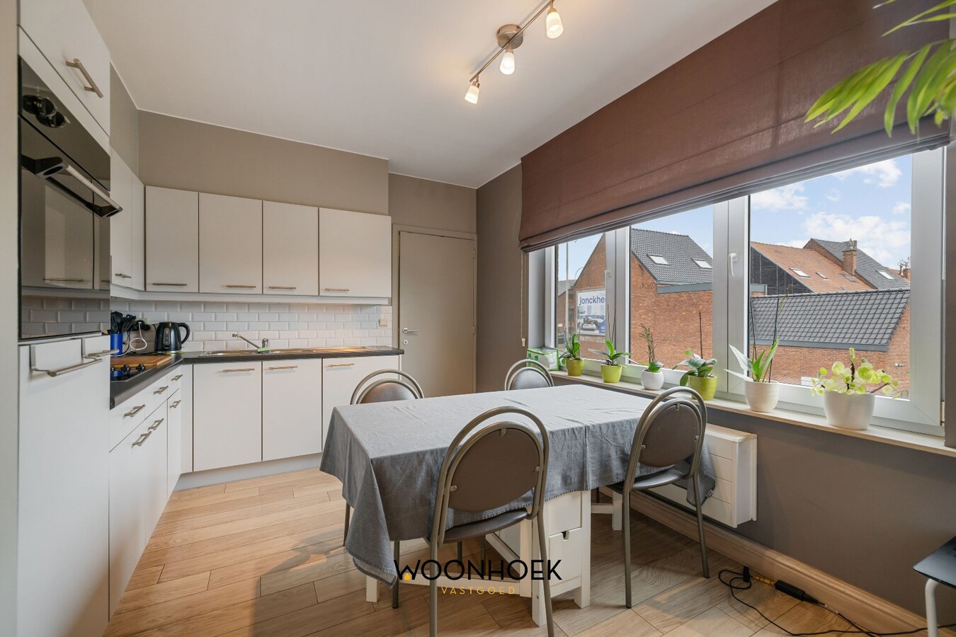 Zeer ruim &amp; zonnig duplexappartement vlakbij centrum en station 