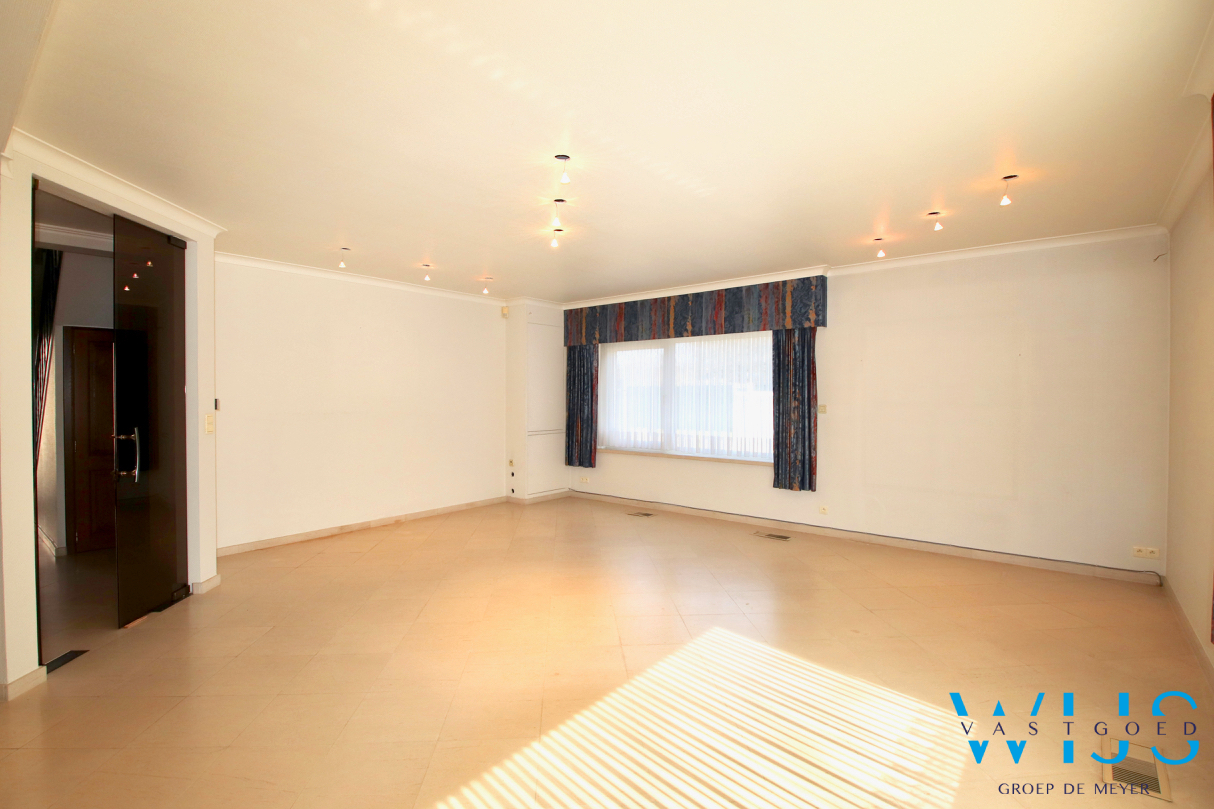 Multifunctionele bedrijfsruimte/ garage met bijhorende woning 