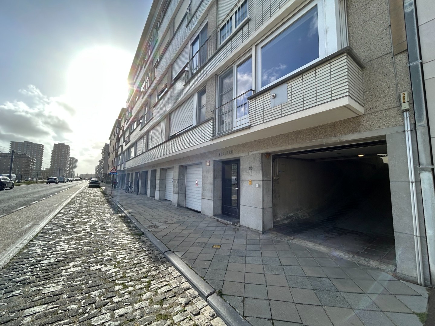 Garage près de la digue. 