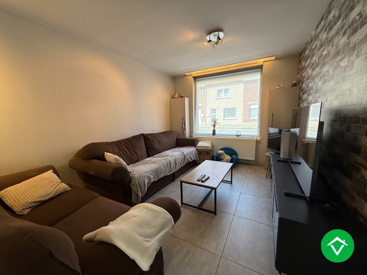 Instapklare woning met drie slaapkamers, tuin met uitweg, zolderkamer te Roeselare 